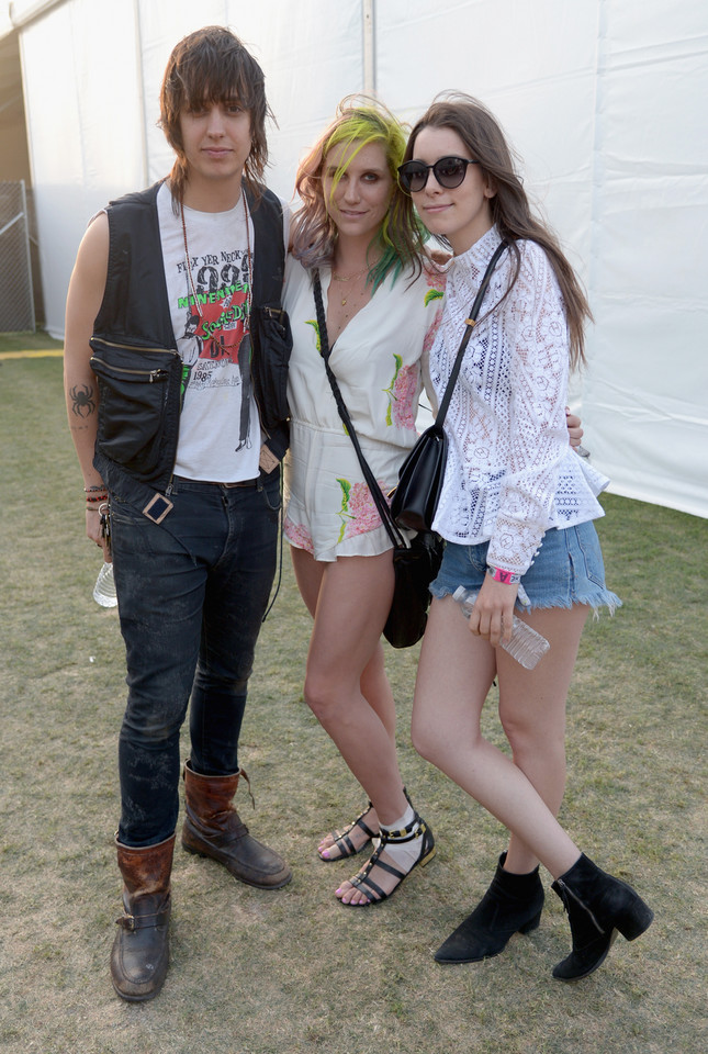 Julian Casablancas, Kesha i Danielle Haim