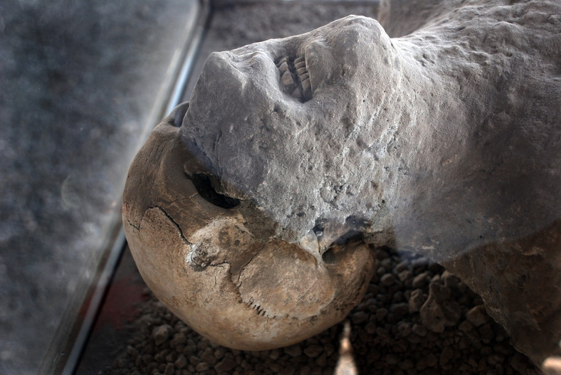 Ofiara erupcji Wezuwiusza w Pompejach w 79 r. n.e.