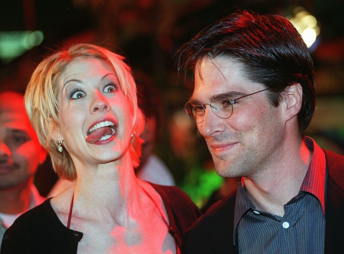 Dharma i Greg. On - twardo stąpający po ziemi prawnik, ona - mocno postrzelona hippiska, razem tworzą mieszankę wybuchową, która potrafi rozbawić widzów do łez