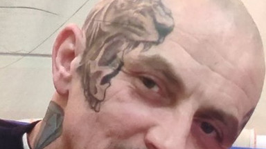 Zabójstwo kobiety. Policja szuka mężczyzny z tatuażem tygrysa na głowie