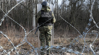 Incydenty na granicy z Białorusią. W kierunku polskiego patrolu poleciały kamienie