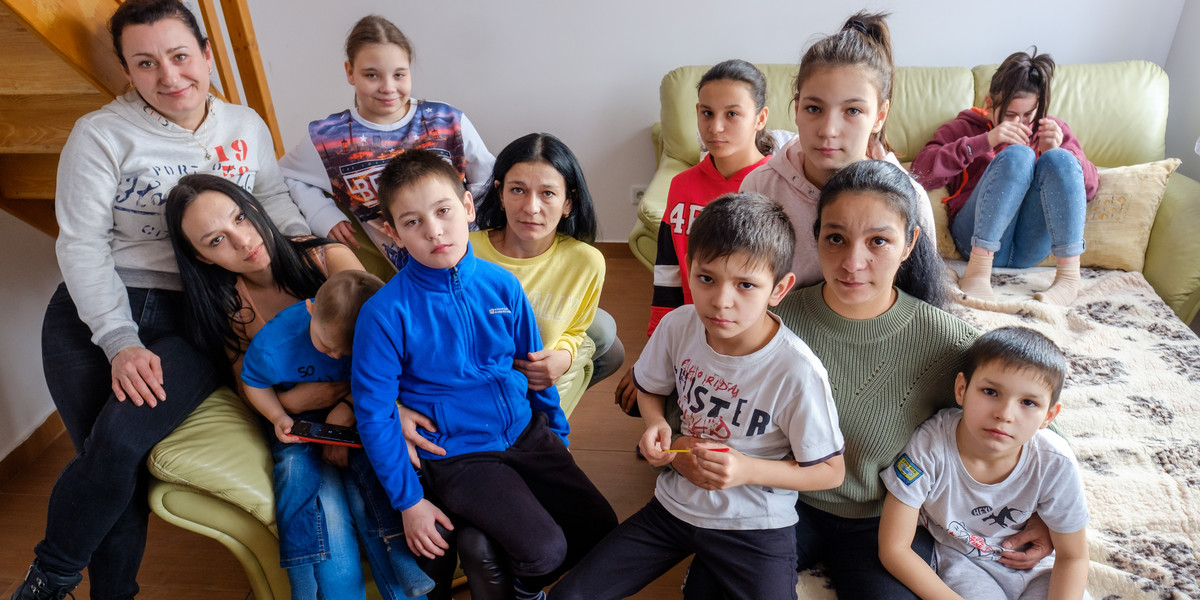 Uciekły z piekła. Ukraińskie siostry z dziećmi dzięki pani Oldze Kociubie (pierwsza z lewej)  znalazły dom w Katowicach.