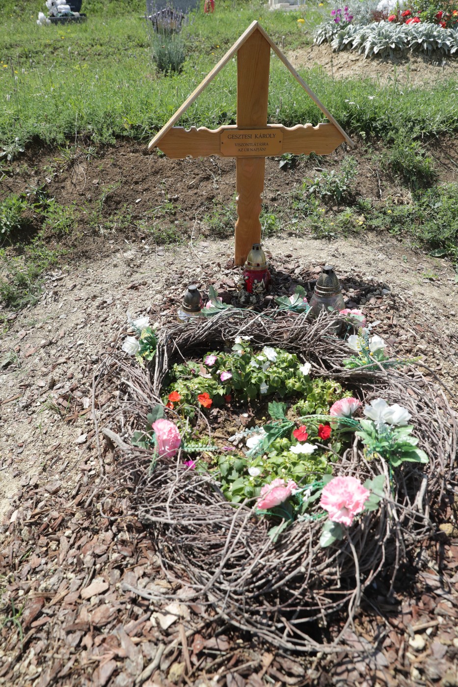 A rendőrség úgy döntött, az, hogy idegen tette rendbe Gesztesi Károly sírját, nem bűncselekmény  /Fotó: Grnák László