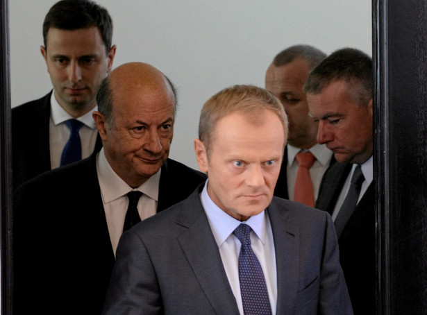 Afera z przedszkolami. Premier Tusk umywa ręce