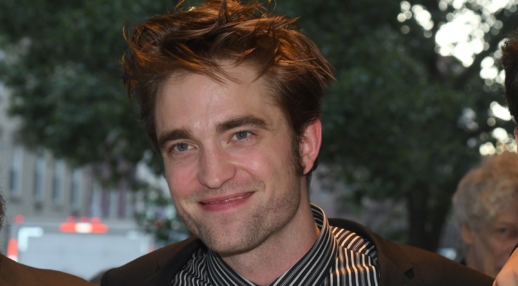 Lebuktak! Ezzel a színésszel jár Robert Pattinson volt barátnője