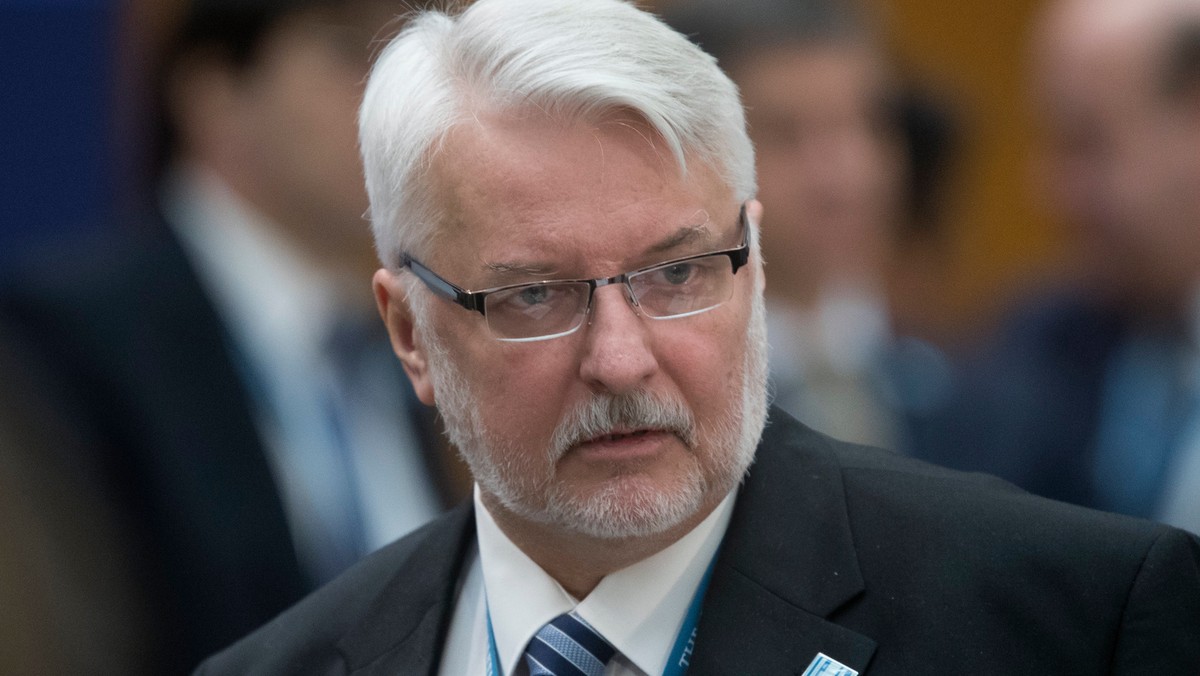 Minister spraw zagranicznych Witold Waszczykowski uważa, że list trzech byłych prezydentów Polski, w którym wyrażają "głębokie zaniepokojenie konfrontacyjną i eurosceptyczną polityką polskiego rządu", jest "niepotrzebny, niestosowny i wręcz nieprawdziwy".