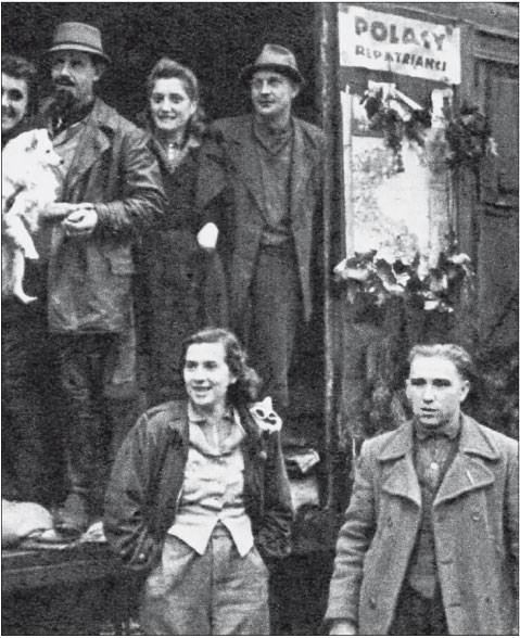 Polscy repatrianci w trakcie powrotu do Polski w 1945 r. Fot. East News
