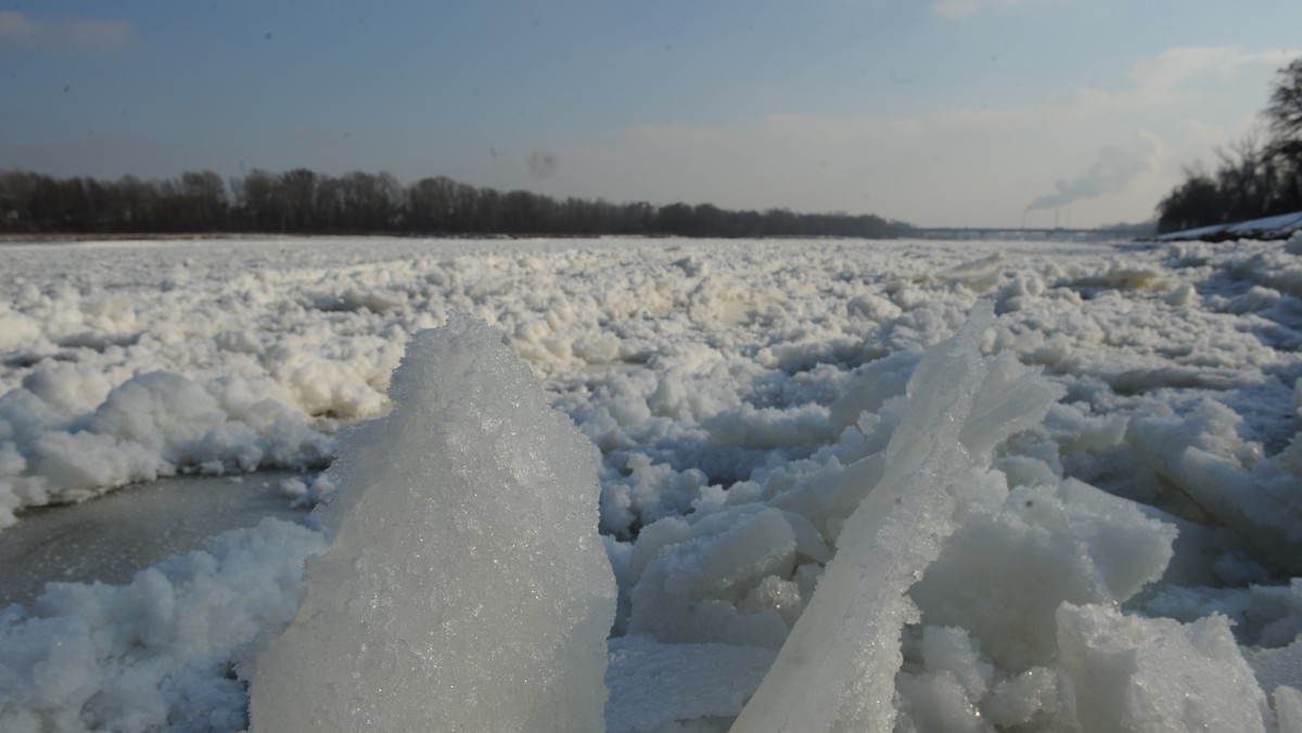 Zakończono akcję poszukiwawczą na Wiśle w okolicach miejscowości Nowe pod Świeciem. Ratownicy szukali od soboty mężczyzny, który mógł wpaść do wody. Akcja nie przyniosła rezultatu - podało Radio PIK.