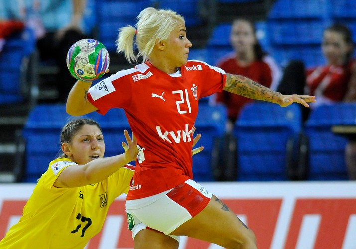 Piękne panie wybrały brutalną grę. Piłka ręczna to sport nie dla grzecznych dziewczynek