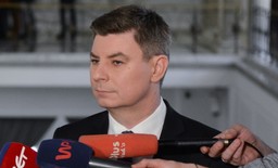 PO o opłacie emisyjnej od paliw: PiS funduje Polakom program "drożyzna plus"