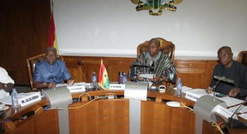 ___6300942___https:______static.pulse.com.gh___webservice___escenic___binary___6300942___2017___3___1___14___22-president-mahama-chairs-last-cabinet-meeting-at-the-flagstaff-house-32081472955-o-620x330