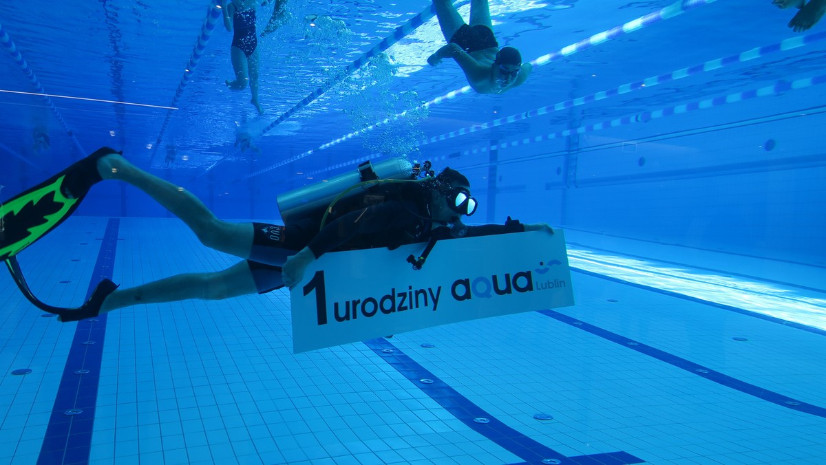 Oficjalnego podsumowania pierwszego roku działalności Aqua Lublin podjął się prezes MOSiR, Jacek Czarecki razem z naszym olimpijczykiem Konradem Czerniakiem. Według wstępnych szacunków kompleks zamknie rok działalności na plusie kwotą prawie 113 tys. zł. W tym czasie przez obiekt mogło się przewinąć nawet 800 tys. ludzi.