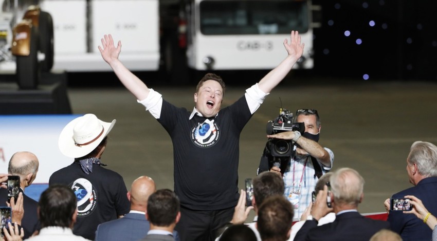 Ilon Mask nakon lansiranja misije "Kru dregon" Demo-2 u Svemirskom centru Kenedi na Floridi 30. maja 2020.