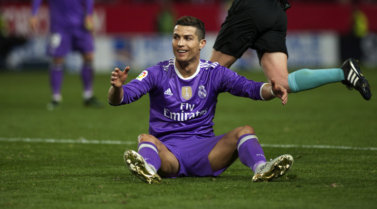 Cristiano Ronaldónak nagyon fájt a csuklója /Fotó: AFP
