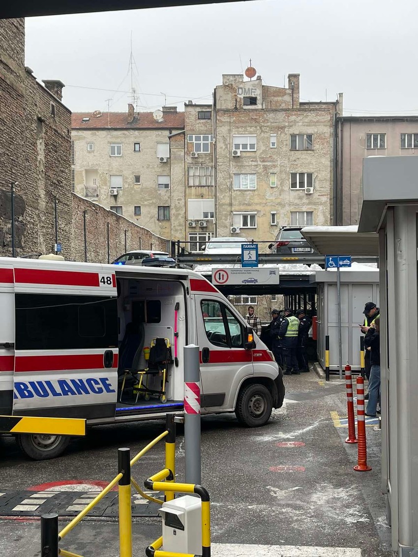 Udes kod zgrade Politike