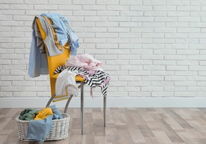 Odeća preko stolice