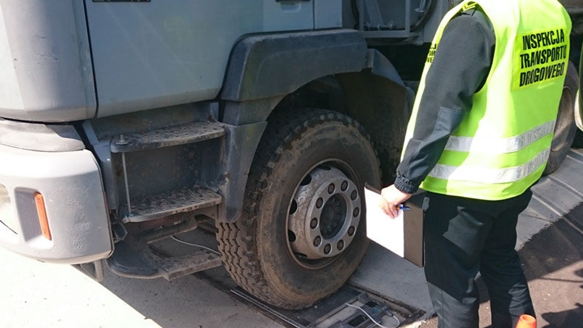 Od dziś ciężarówki w Krakowie będą ważone na wjeździe do miasta. Specjalny sprzęt zamontowano w tym celu na ulicy księcia Józefa. Na kierowców, którzy nie stosują się do przepisów, czekają wysokie kary. Pieniądze z mandatów zasilą miejski budżet na remonty dróg.