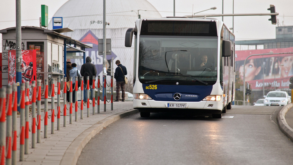To zła wiadomość dla niektórych mieszkańców krakowskiego Płaszowa. Urzędnicy chcą zlikwidować autobus numer 750, który rano i po południu dowoził ich do ulicy Wielickiej - informuje Radio Kraków.