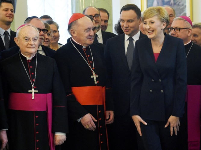 Arcybiskup Henryk Hoser, kardynał Kazimierz Nycz, Andrzej Dud i Agata Kornhauser-Duda