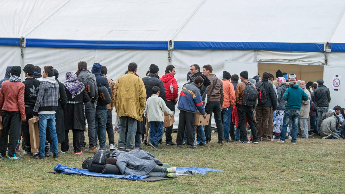 Szwecja zwróci się o przeniesienie do innych krajów unijnych części migrantów, którzy przyjechali do tego kraju w celu uzyskania azylu - oświadczył dzisiaj premier Stefan Loefven. Nie podano, o jaką liczbę uchodźców chodzi władzom w Sztokholmie.