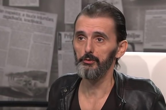 SUZE NA SAHRANI Sin kojeg je Goran Bare ostavio sa 5 godina došao da isprati oca: Doneo venac sa potresnom porukom, a rokerove reči o njemu su kidale dušu