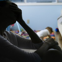 Nem vették komolyan a kismama fájdalmait - a császármetszésénél kiderült, végstádiumú rákos