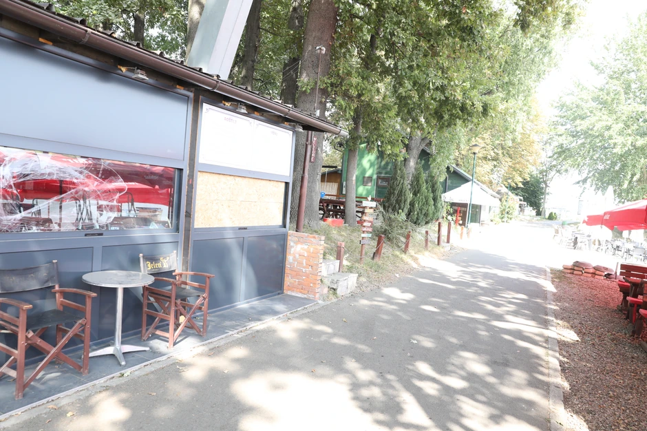 Tinejdžeri razbijali lokale