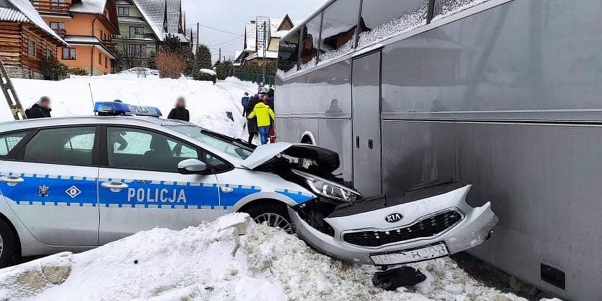 Radiowóz uderzył w autobus