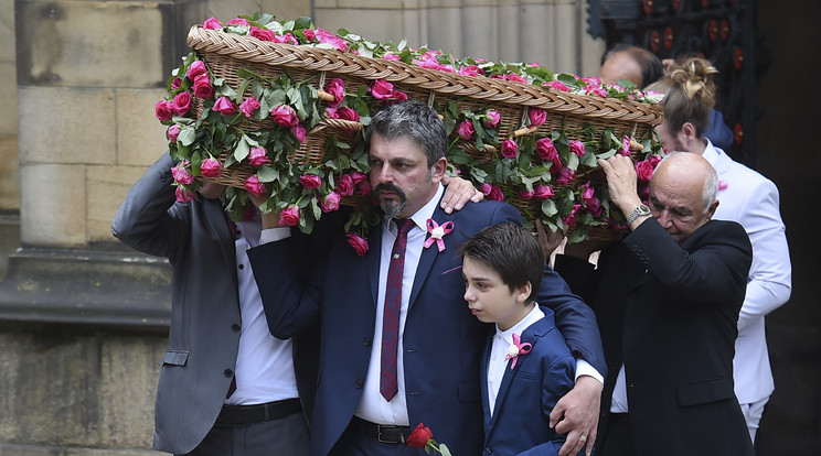 Rózsákkal borított koporsóban temették el Saffie Rose Roussos /Fotó: AFP