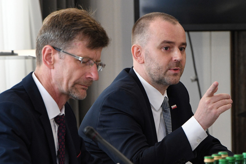 Zastępca szefa kancelarii prezydenta Paweł Mucha i konstytucjonalista Dariusz Dudek podczas posiedzenia senackiej Komisji Ustawodawczej.
