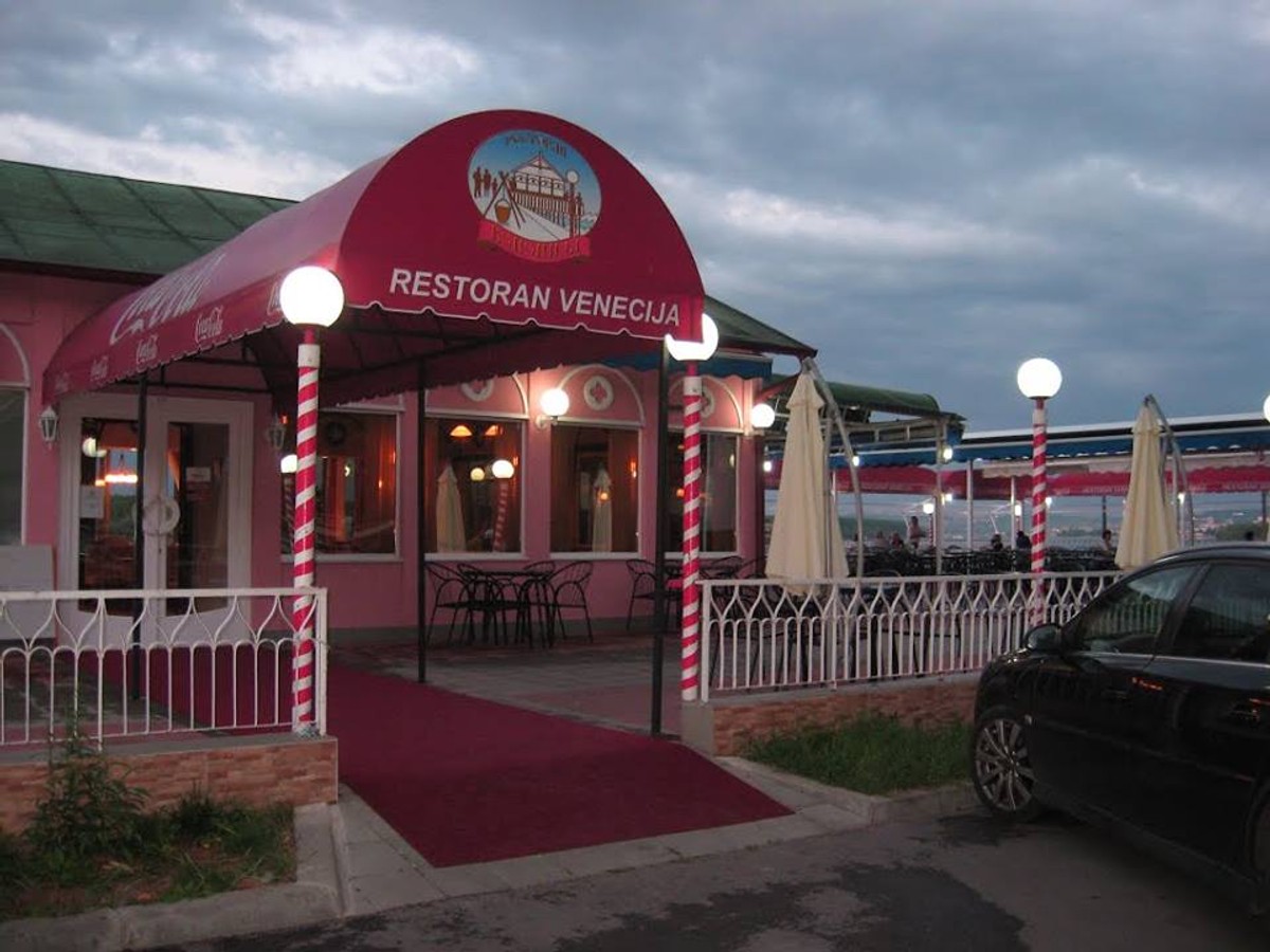 ZEMUNCI U ŠOKU Zatvoren čuveni restoran "Venecija", a na njegovom mestu nalaziće se "LOTUS"