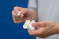 Nie tylko na trening. Te modele bezprzewodowych słuchawek nieprzypadkowo są hitami