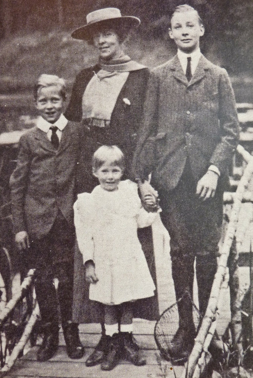 Daisy Hochberg von Pless z synami
