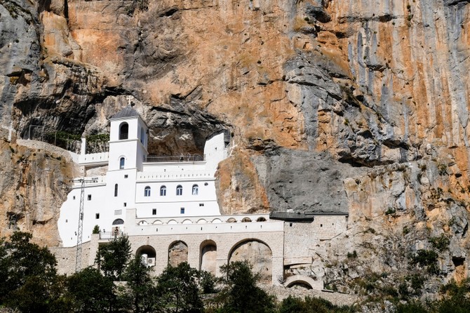 Manastir Ostrog, čudo u stenama