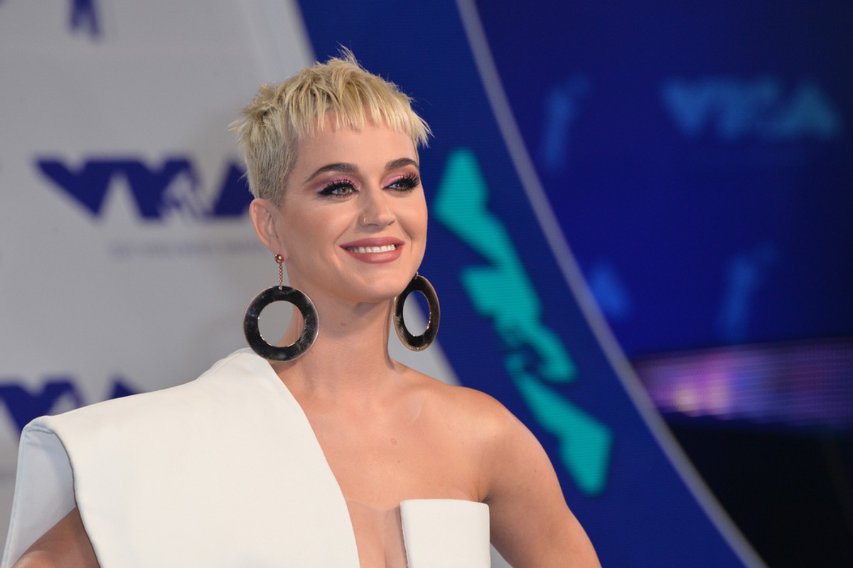 Katy Perry i mnóstwo pięknych psów w teledysku "Small Talk"