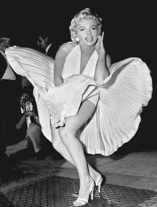 Stylizacje, które zapisały się w historii show-biznesu: Marilyn Monroe w filmie "Słomiany wdowiec"