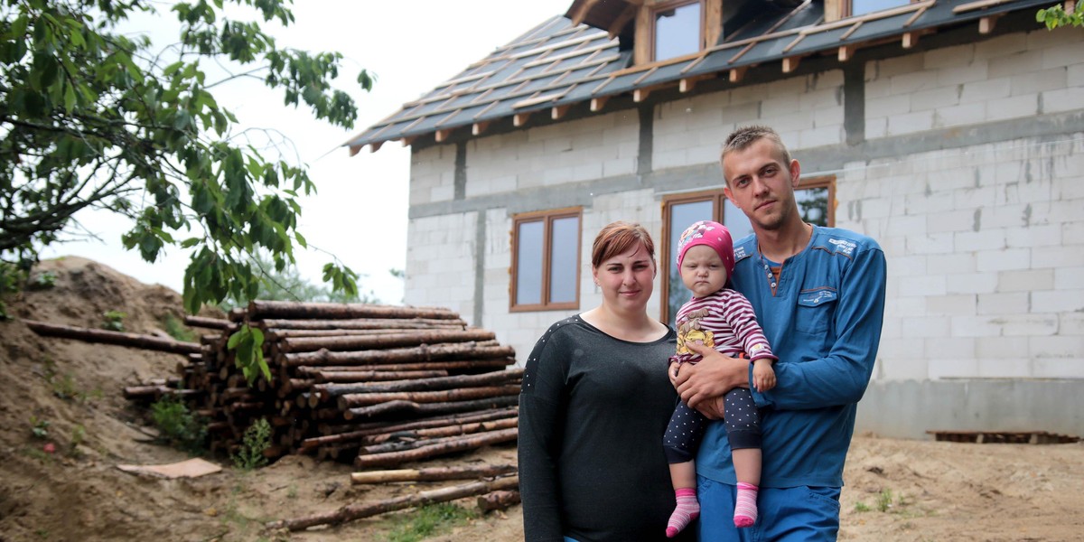 Krystyna i Janusz Rolbieccy z córką Marcelinką, Trzebuń 