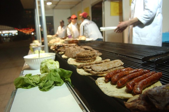 Alarm poljoprivredne inspekcije: Povučeno skoro 1.400 kila hrane iz prodavnica u Srbiji, a evo koji proizvodi su NAJKRITIČNIJI