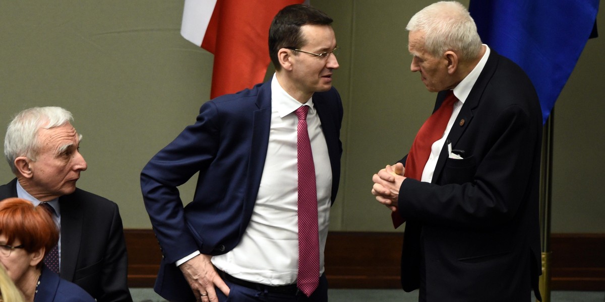 Morawiecki pobłażliwie o ojcu: różne rzeczy opowiada