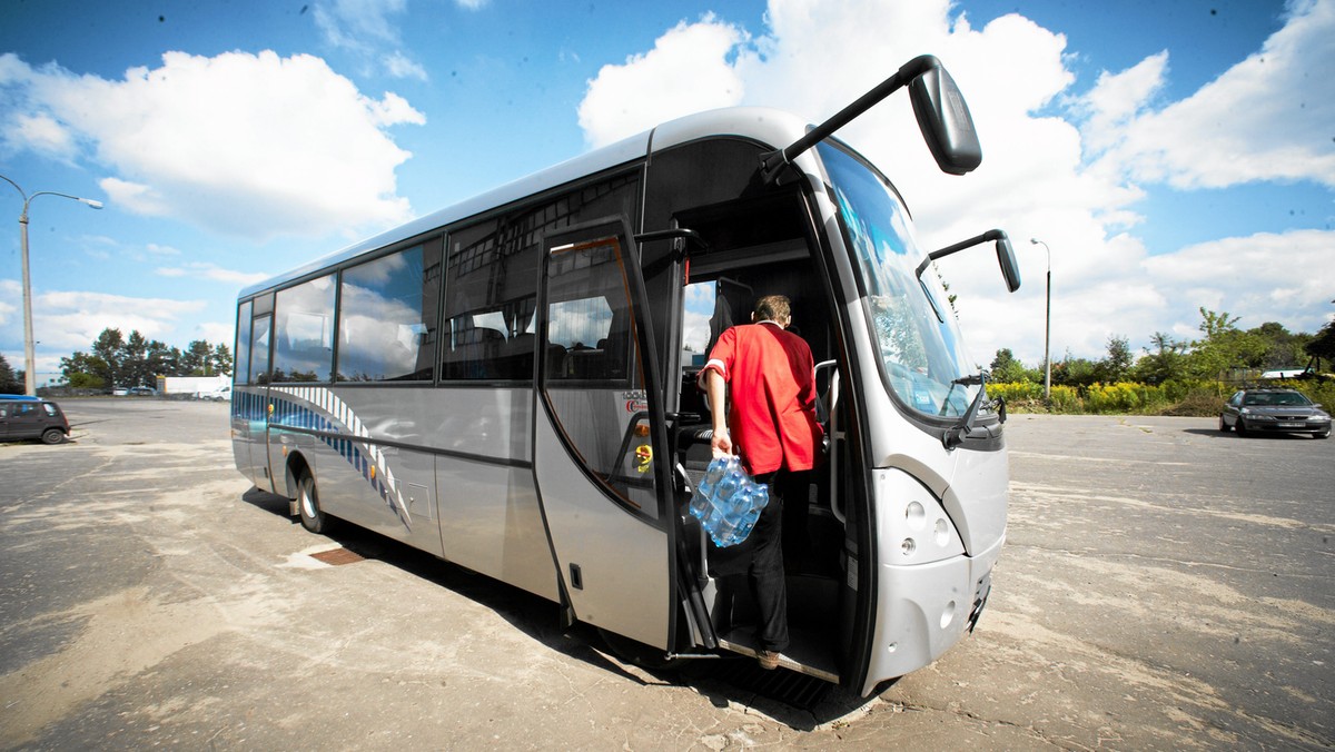 Stałe połączenie autobusowe między Słubicami a Frankfurtem nad Odrą prawdopodobnie zostanie uruchomione w listopadzie br., linia będzie obsługiwana przez spółkę komunikacyjną z niemieckiego miasta - poinformował z-ca burmistrza Słubic Piotr Łuczyński.