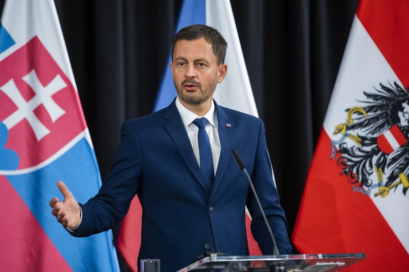 Koľko zarába slovenský premiér Eduard Heger?