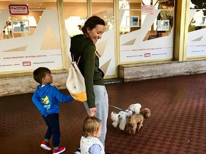 Jelena Đoković sa ćerkom Tarom i sinom Stefanom