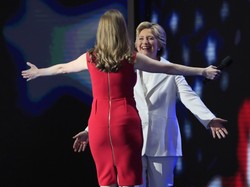 Lepiej, żeby nie dała sfotografować się od tyłu... Fatalne opięcie Chelsea Clinton