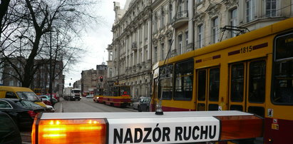 Wandal rzucił butelką - ranna dziewczyna w tramwaju