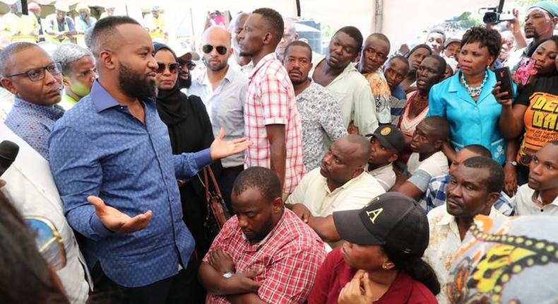 Governor Ali Hassan Joho addressing family members of woman and child who drowned at Likoni crossing