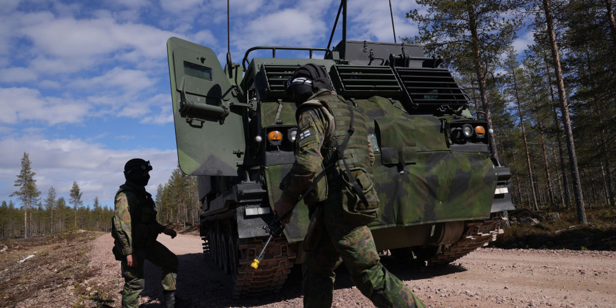 Armia Finlandii zbroi się dzięki NATO.