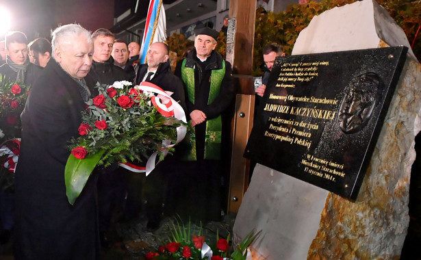 Jarosław Kaczyński uczcił pamięć matki. "Póki ja będę miał odpowiedni zasób sił, to zawsze będę tutaj przyjeżdżał"