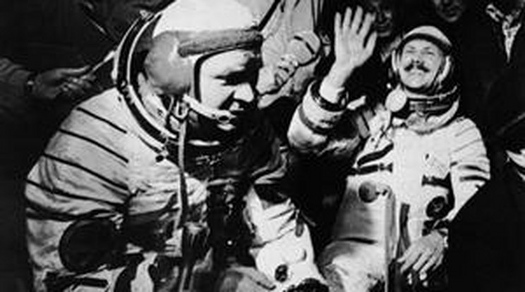 Farkas Bertalan ( mellette Valerij Kubaszov) 1980 májusában indult egyhetes űrutazására