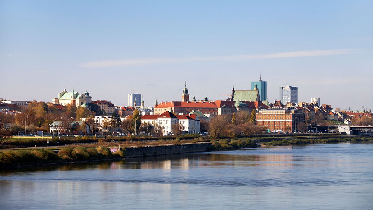 Od soboty na praskim brzegu Wisły, przy Moście Poniatowskiego, zostanie otwarta trzecia miejska plaża. Organizatorzy zapowiedzieli na ten dzień liczne atrakcje, m.in. wspólne grillowanie i mecz siatkówki plażowej.