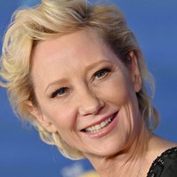 1 hét kóma után Anne Heche-et lekapcsolják a gépekről, a szerveit felajánlják